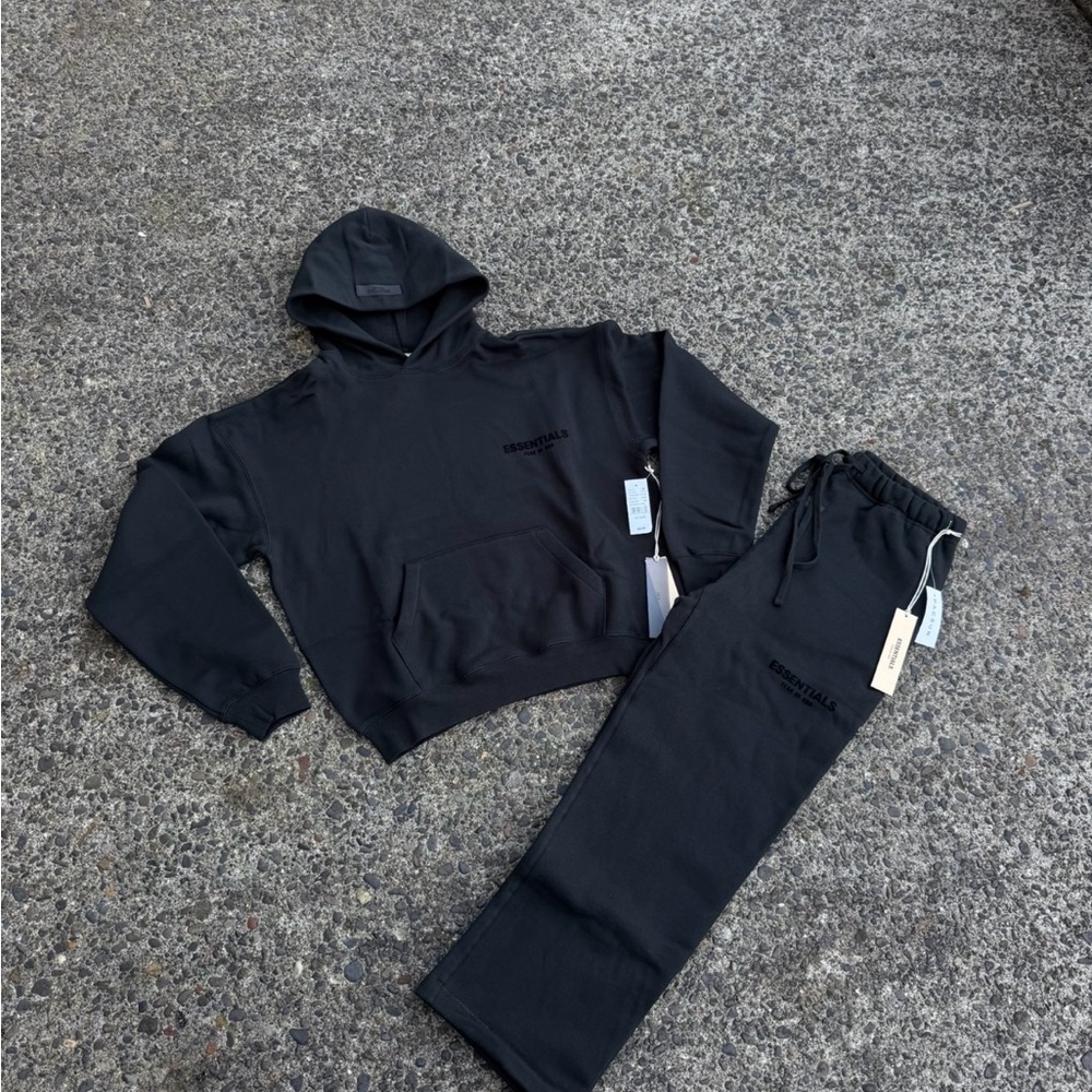 SIZE LARGE - ESSENTIALS SET - BRAND NEW - AUTHENTIC ✅ HOODIE AND SWEATPANTS
